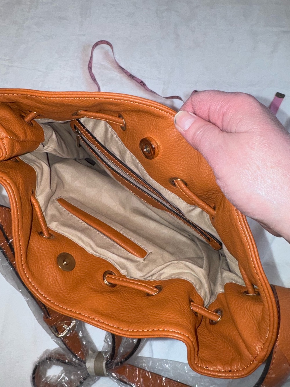 Faux Leather Cognac Bucket Bag Drawstring Crossbody New w/ Plastic Hardware - Picture 4 of 9